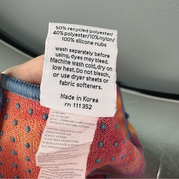 Manduka Yogitoes Hot Yoga Mat Towel - Tie Dye - Picture 7 of 7